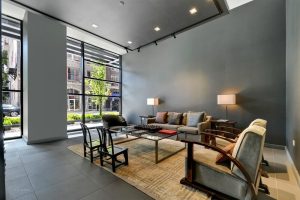 Communal gathering area at 400 W Huron in Chicago, IL